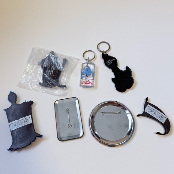 Vintage Disney Aladdin Cast Member Movie Release Bundle- Pins Keychains Magnets - Picture 2 of 12